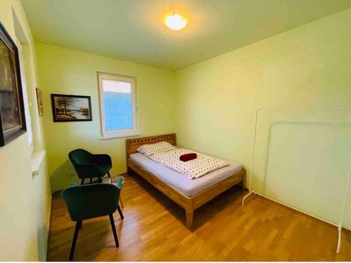 Karlsrooms Wenen Buitenkant foto