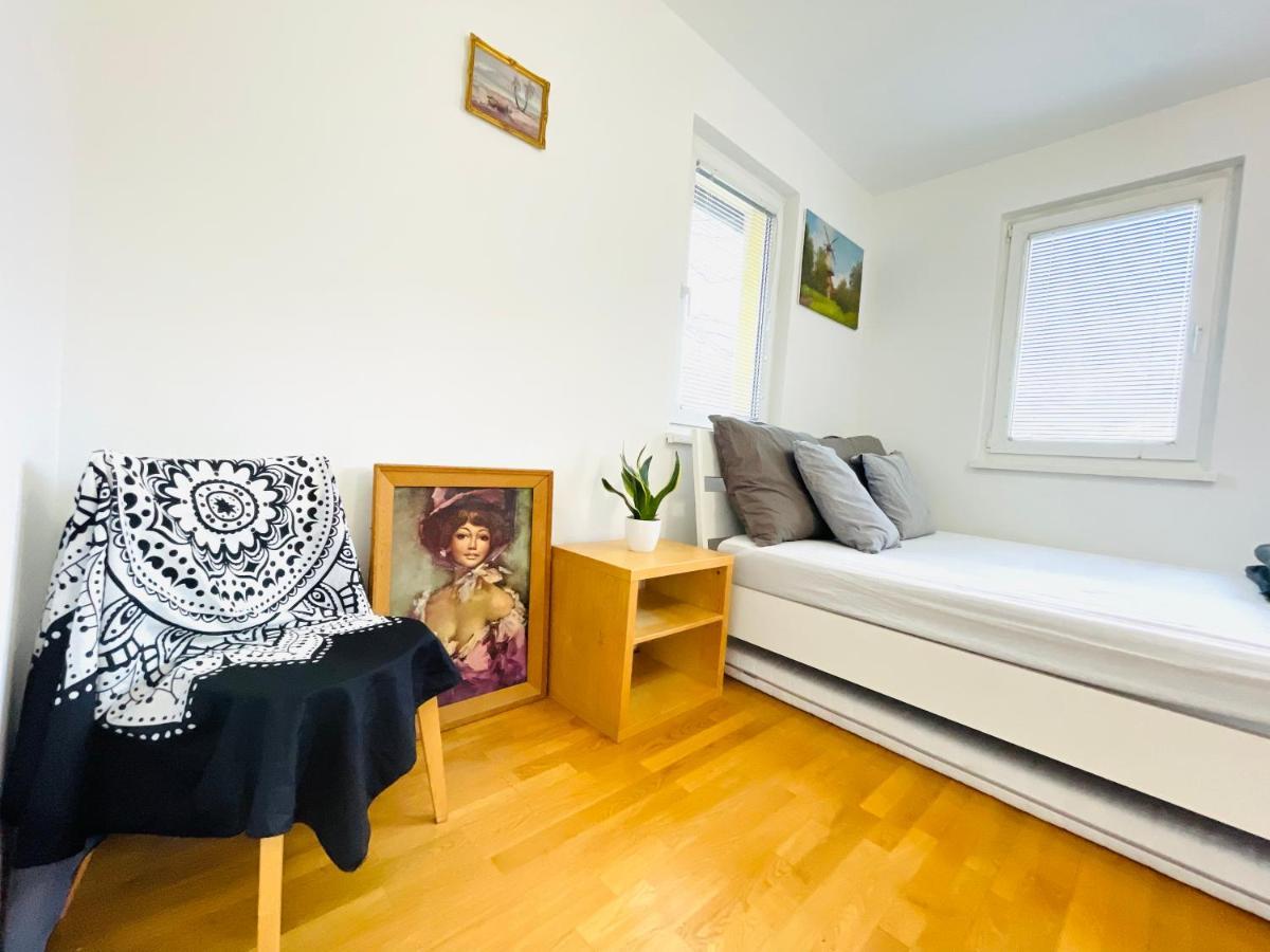 Karlsrooms Wenen Buitenkant foto